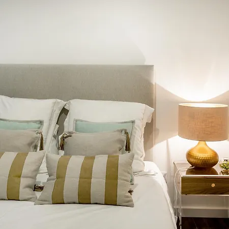 Lively 2-bedroom In Iconic Alfama By Lisbeyond * ליסבון