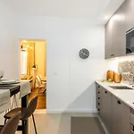 Апартаменти Lively 2-bedroom In Iconic Alfama By Lisbeyond *